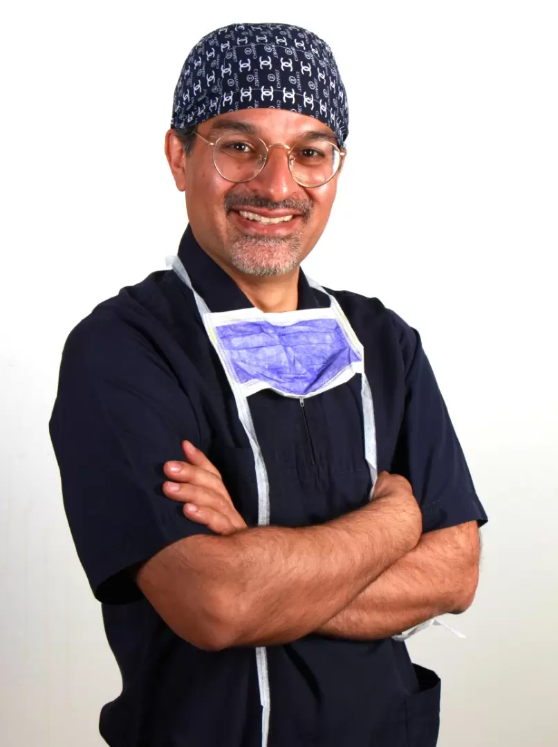 دکتر اکبر بیات یکی از جراحان برجسته در زمینه جراحی لیفت صورت در خاورمیانه